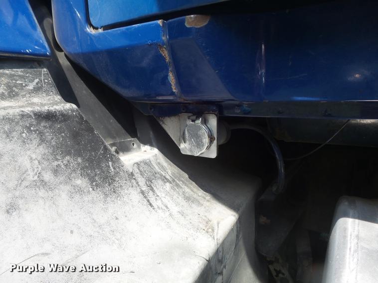 image for item K7526 2004 Mack CX613 semi truck