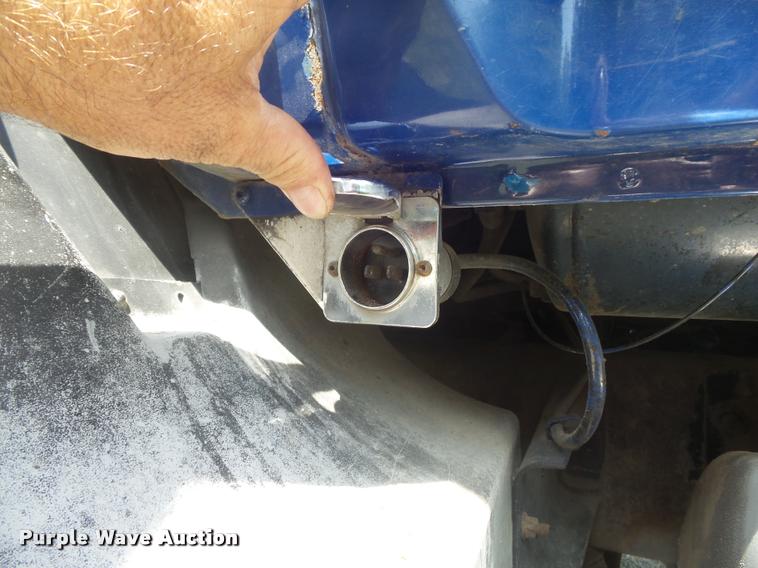 image for item K7526 2004 Mack CX613 semi truck