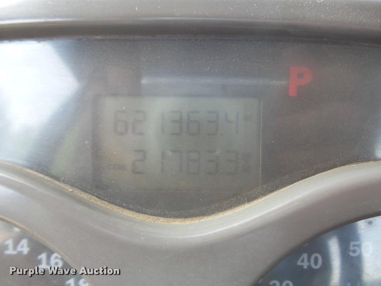 image for item K7526 2004 Mack CX613 semi truck