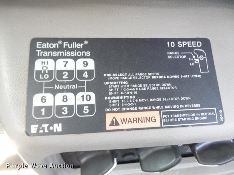 image for item K7526 2004 Mack CX613 semi truck