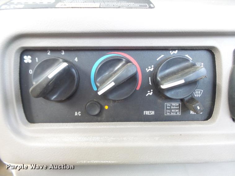 image for item K7526 2004 Mack CX613 semi truck