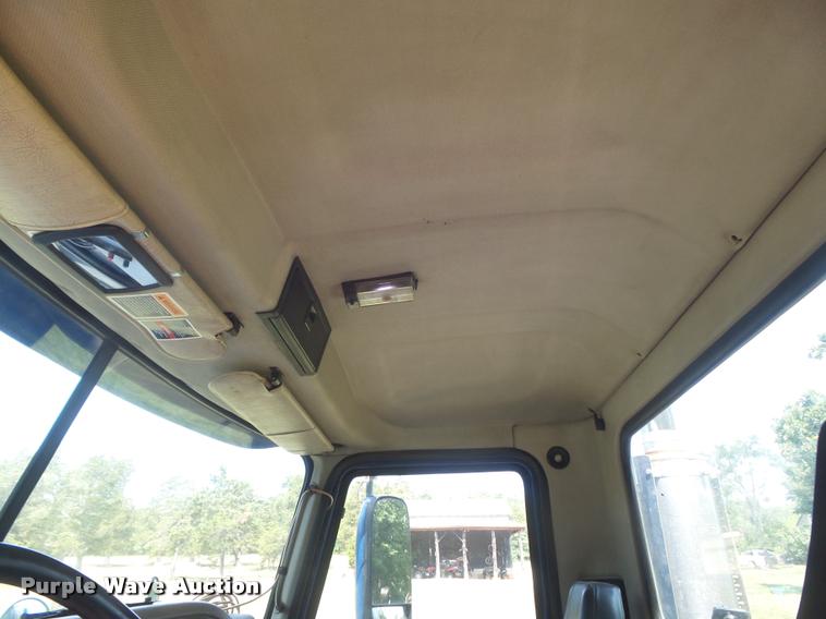 image for item K7526 2004 Mack CX613 semi truck