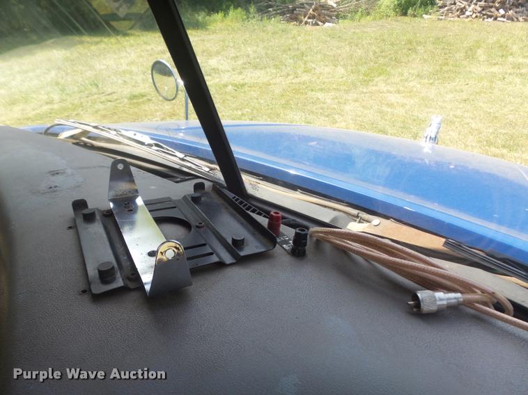 image for item K7526 2004 Mack CX613 semi truck