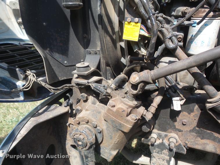 image for item K7526 2004 Mack CX613 semi truck