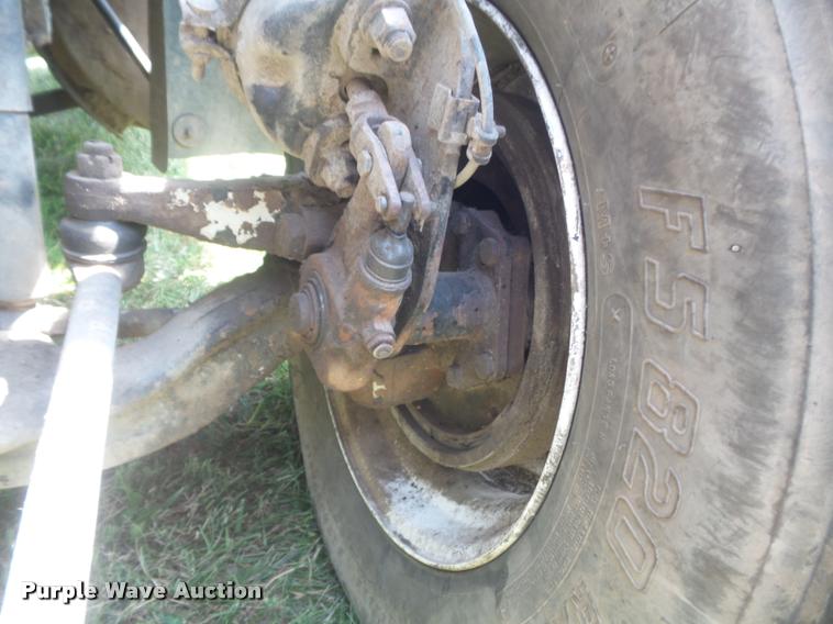 image for item K7526 2004 Mack CX613 semi truck