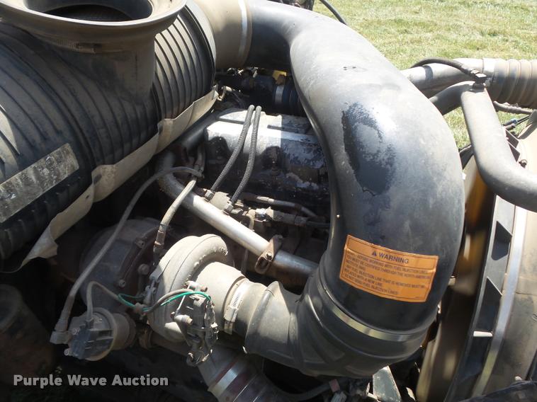 image for item K7526 2004 Mack CX613 semi truck