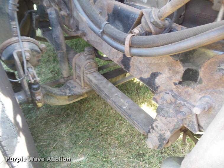 image for item K7526 2004 Mack CX613 semi truck