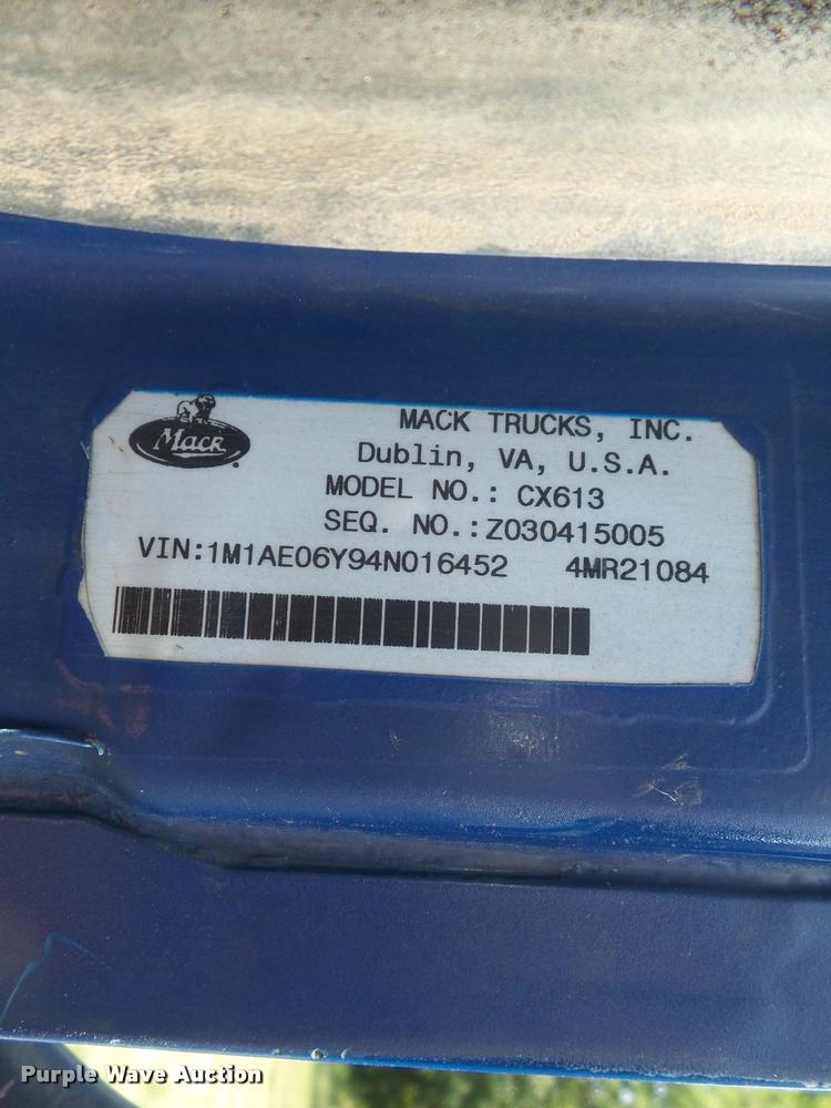 image for item K7526 2004 Mack CX613 semi truck