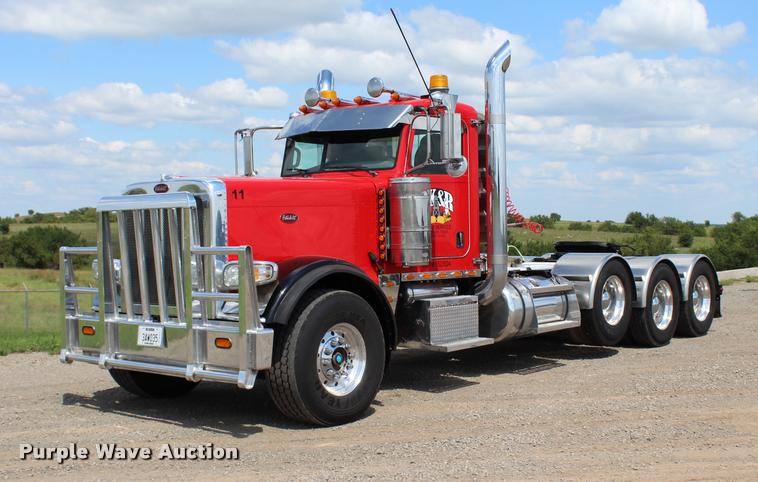 image for item L1921 2013 Peterbilt 389 semi truck