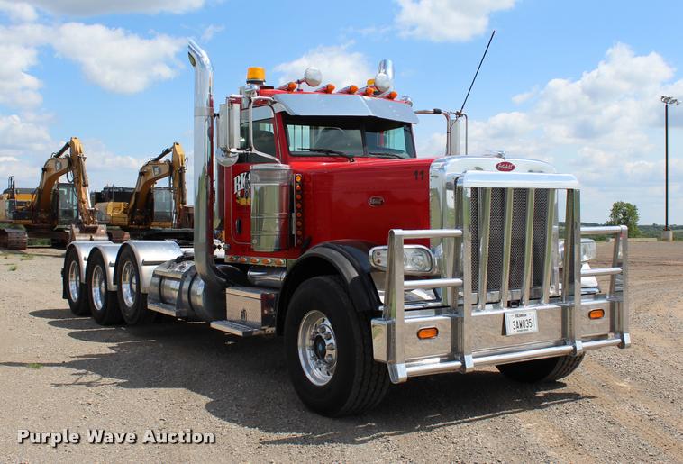 image for item L1921 2013 Peterbilt 389 semi truck