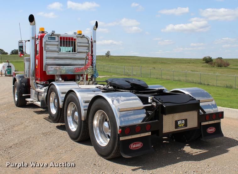 image for item L1921 2013 Peterbilt 389 semi truck