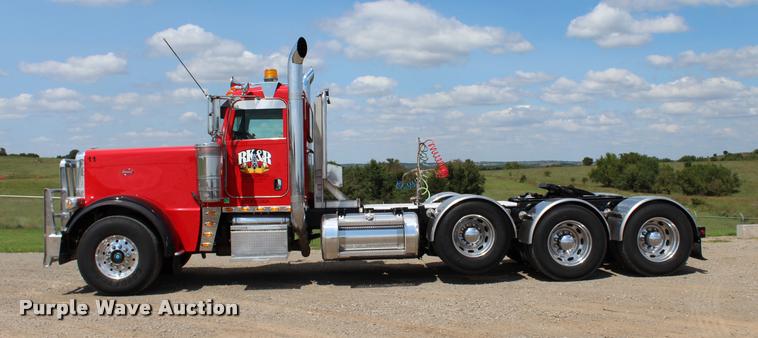 image for item L1921 2013 Peterbilt 389 semi truck