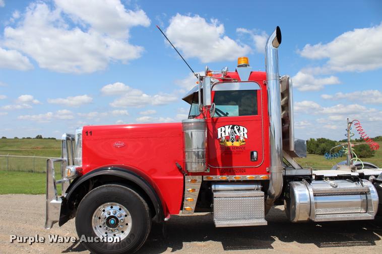image for item L1921 2013 Peterbilt 389 semi truck