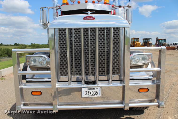 image for item L1921 2013 Peterbilt 389 semi truck