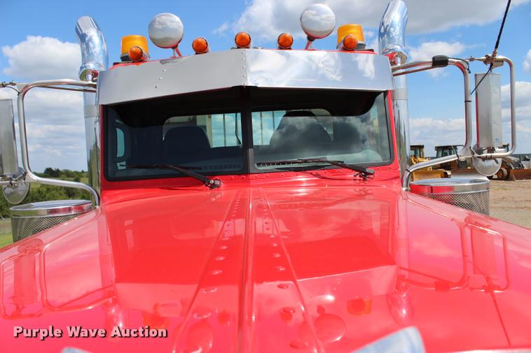 image for item L1921 2013 Peterbilt 389 semi truck