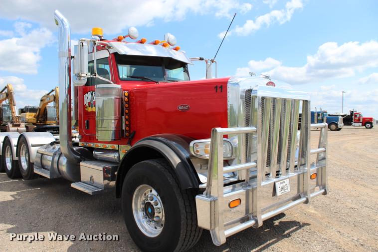 image for item L1921 2013 Peterbilt 389 semi truck