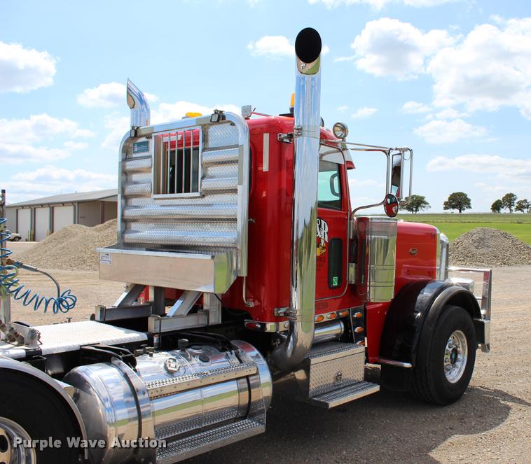 image for item L1921 2013 Peterbilt 389 semi truck