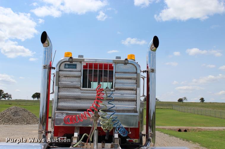image for item L1921 2013 Peterbilt 389 semi truck