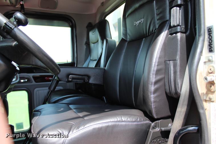 image for item L1921 2013 Peterbilt 389 semi truck