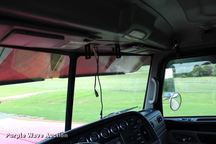 image for item L1921 2013 Peterbilt 389 semi truck