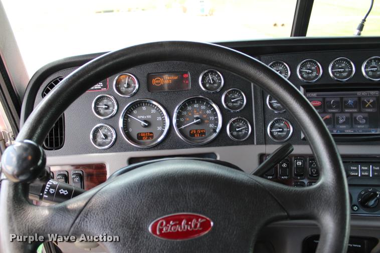 image for item L1921 2013 Peterbilt 389 semi truck