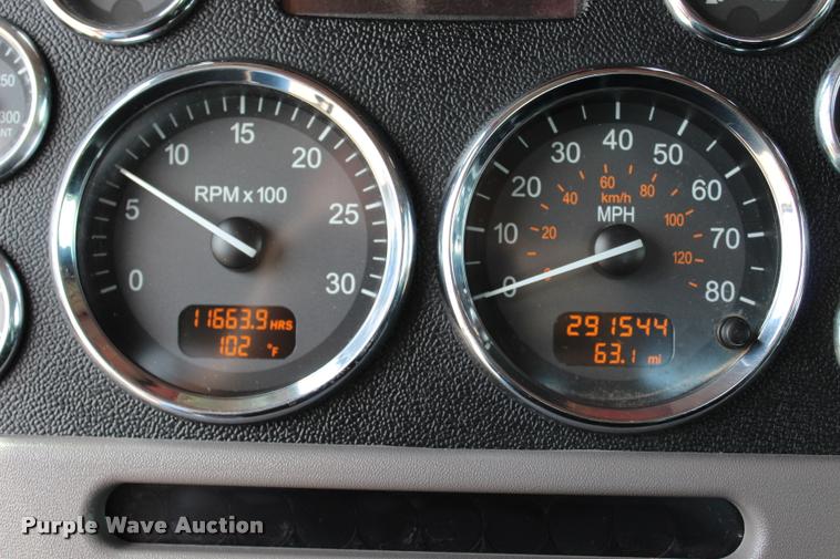 image for item L1921 2013 Peterbilt 389 semi truck