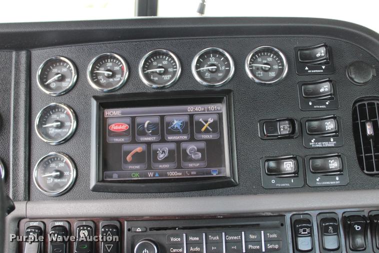 image for item L1921 2013 Peterbilt 389 semi truck