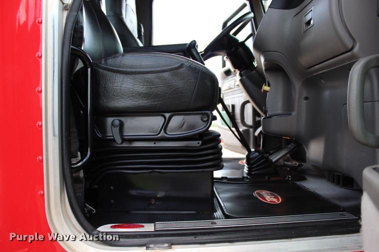 image for item L1921 2013 Peterbilt 389 semi truck