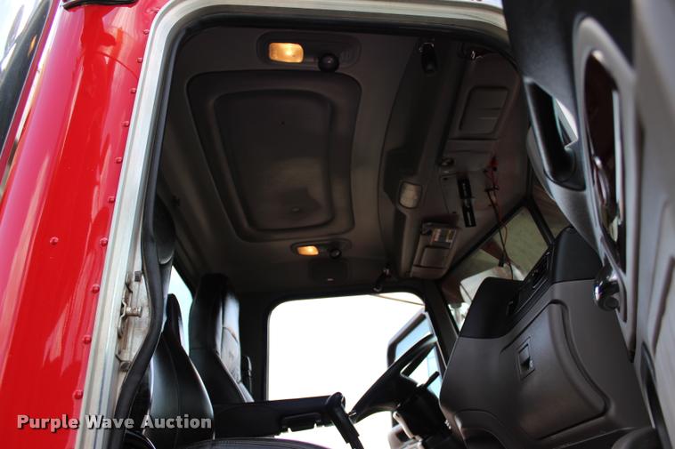 image for item L1921 2013 Peterbilt 389 semi truck