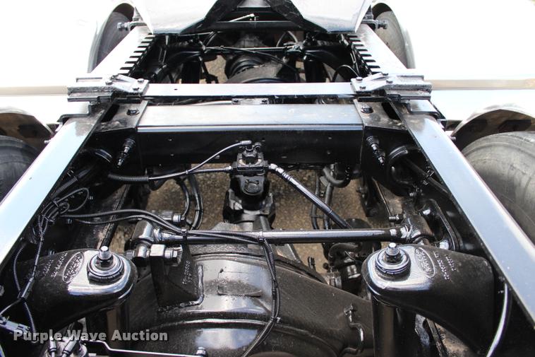 image for item L1921 2013 Peterbilt 389 semi truck