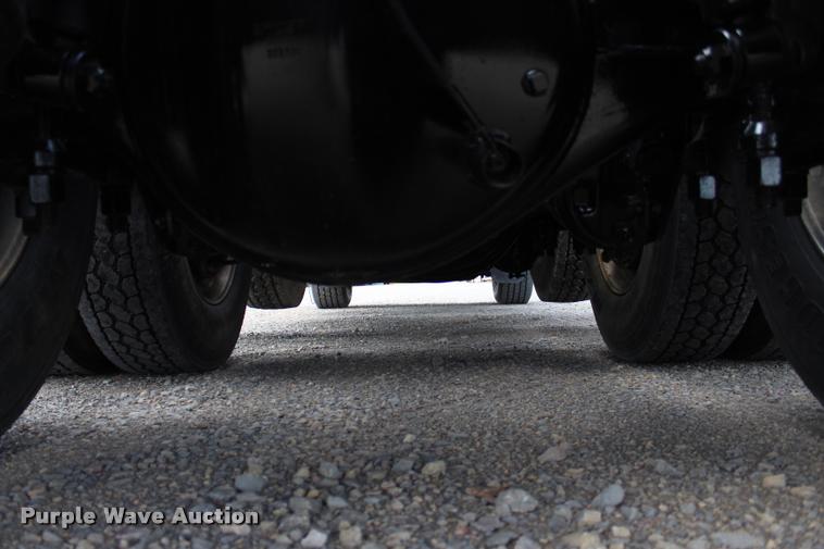 image for item L1921 2013 Peterbilt 389 semi truck