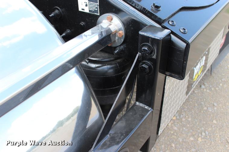 image for item L1921 2013 Peterbilt 389 semi truck