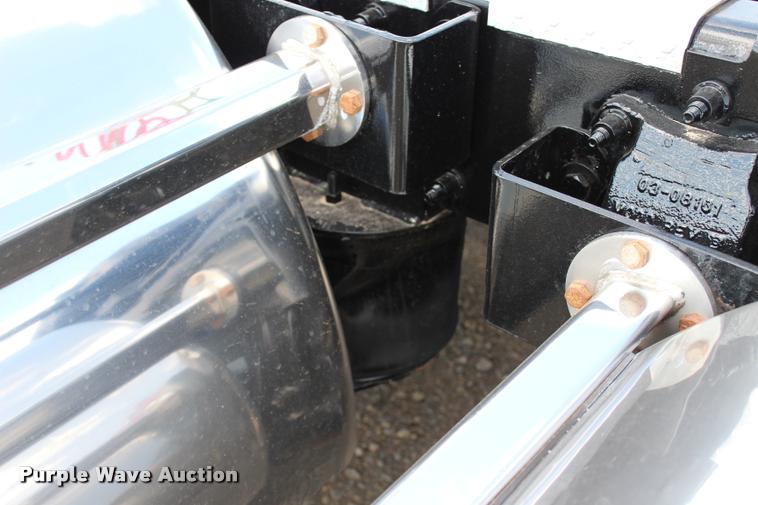 image for item L1921 2013 Peterbilt 389 semi truck