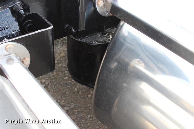 image for item L1921 2013 Peterbilt 389 semi truck