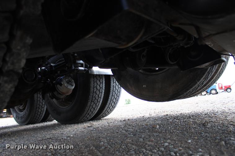 image for item L1921 2013 Peterbilt 389 semi truck