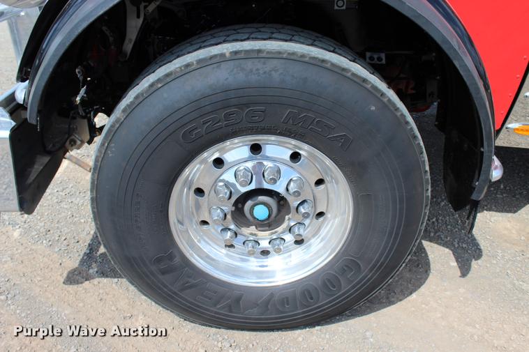 image for item L1921 2013 Peterbilt 389 semi truck