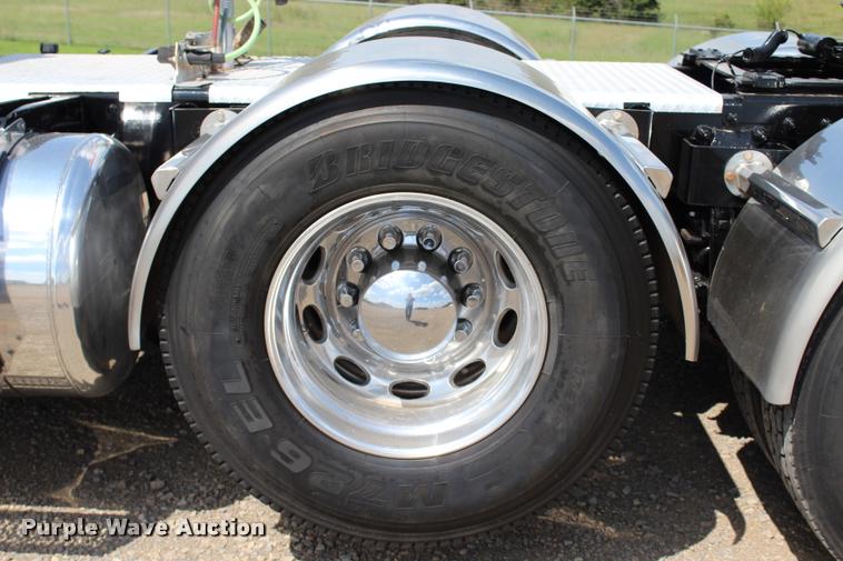 image for item L1921 2013 Peterbilt 389 semi truck