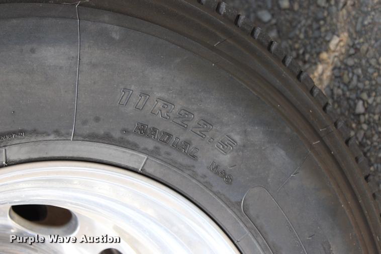 image for item L1921 2013 Peterbilt 389 semi truck