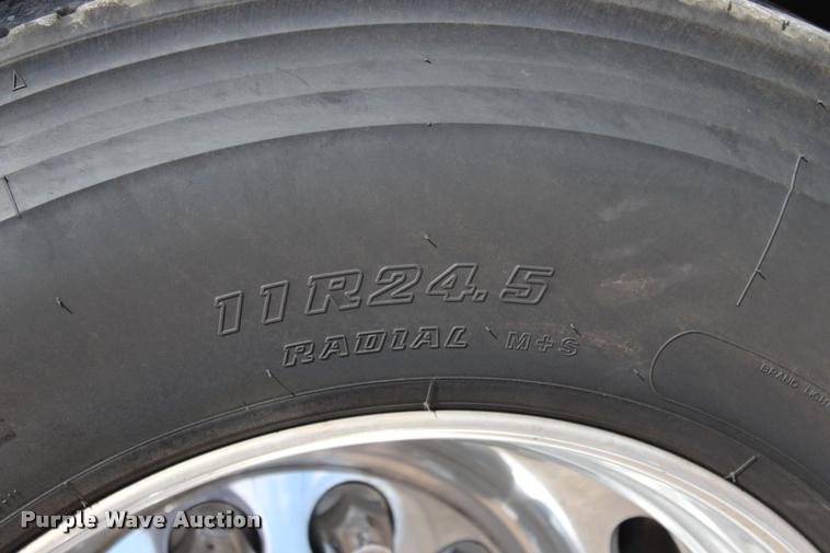 image for item L1921 2013 Peterbilt 389 semi truck