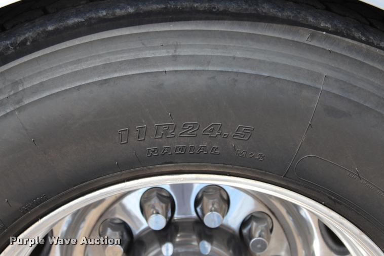 image for item L1921 2013 Peterbilt 389 semi truck