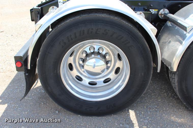 image for item L1921 2013 Peterbilt 389 semi truck