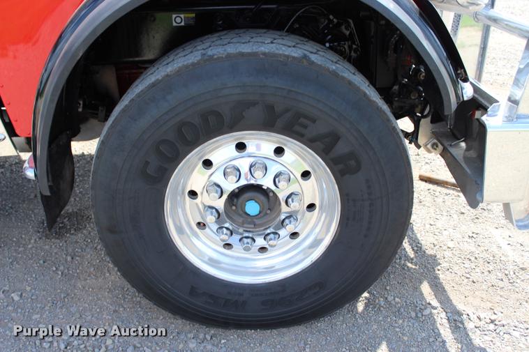 image for item L1921 2013 Peterbilt 389 semi truck