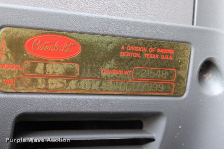 image for item L1921 2013 Peterbilt 389 semi truck