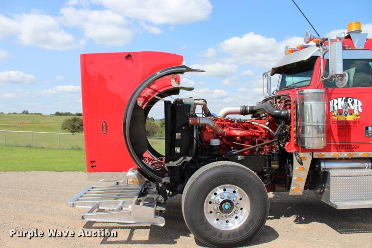 image for item L1921 2013 Peterbilt 389 semi truck