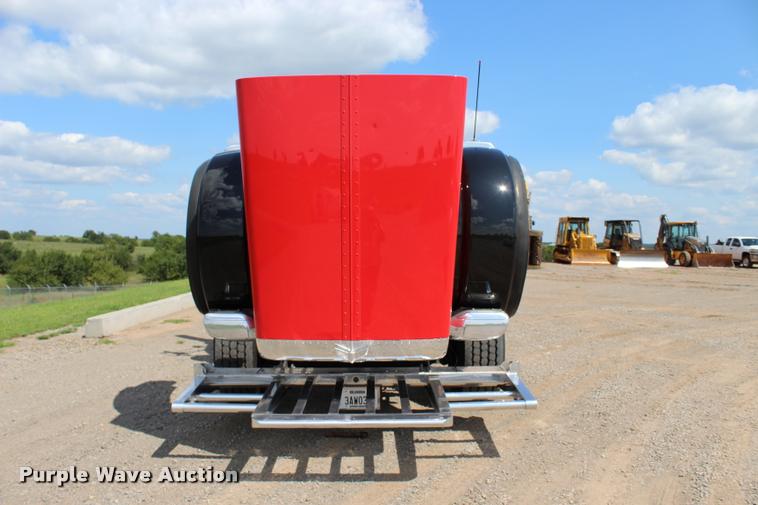 image for item L1921 2013 Peterbilt 389 semi truck