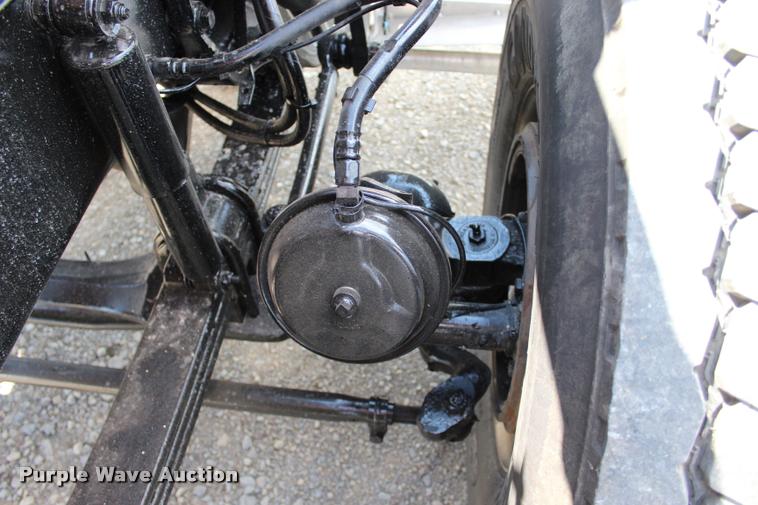 image for item L1921 2013 Peterbilt 389 semi truck