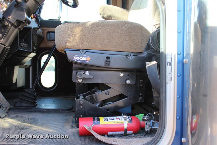 image for item L1952 1998 Peterbilt 379 semi truck