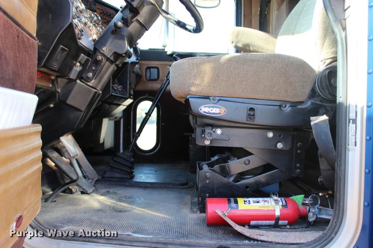 image for item L1952 1998 Peterbilt 379 semi truck