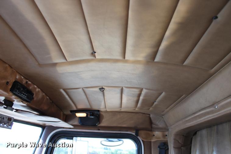 image for item L1952 1998 Peterbilt 379 semi truck