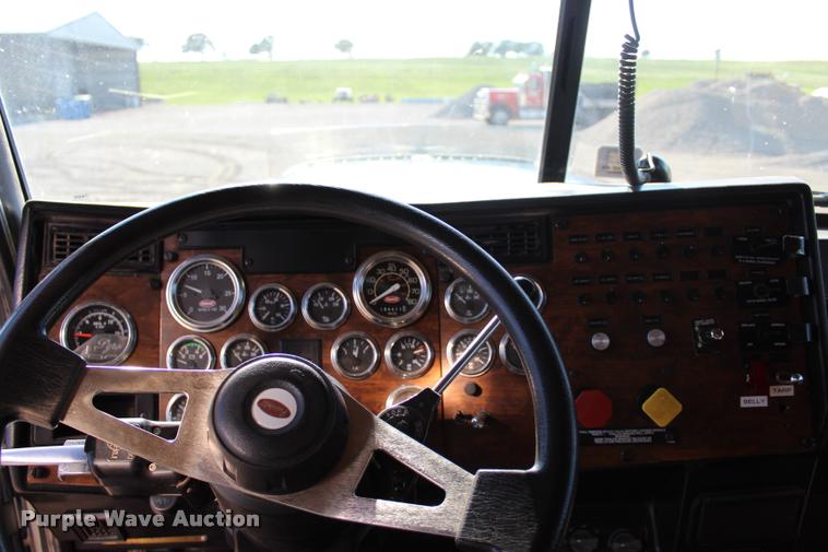 image for item L1952 1998 Peterbilt 379 semi truck